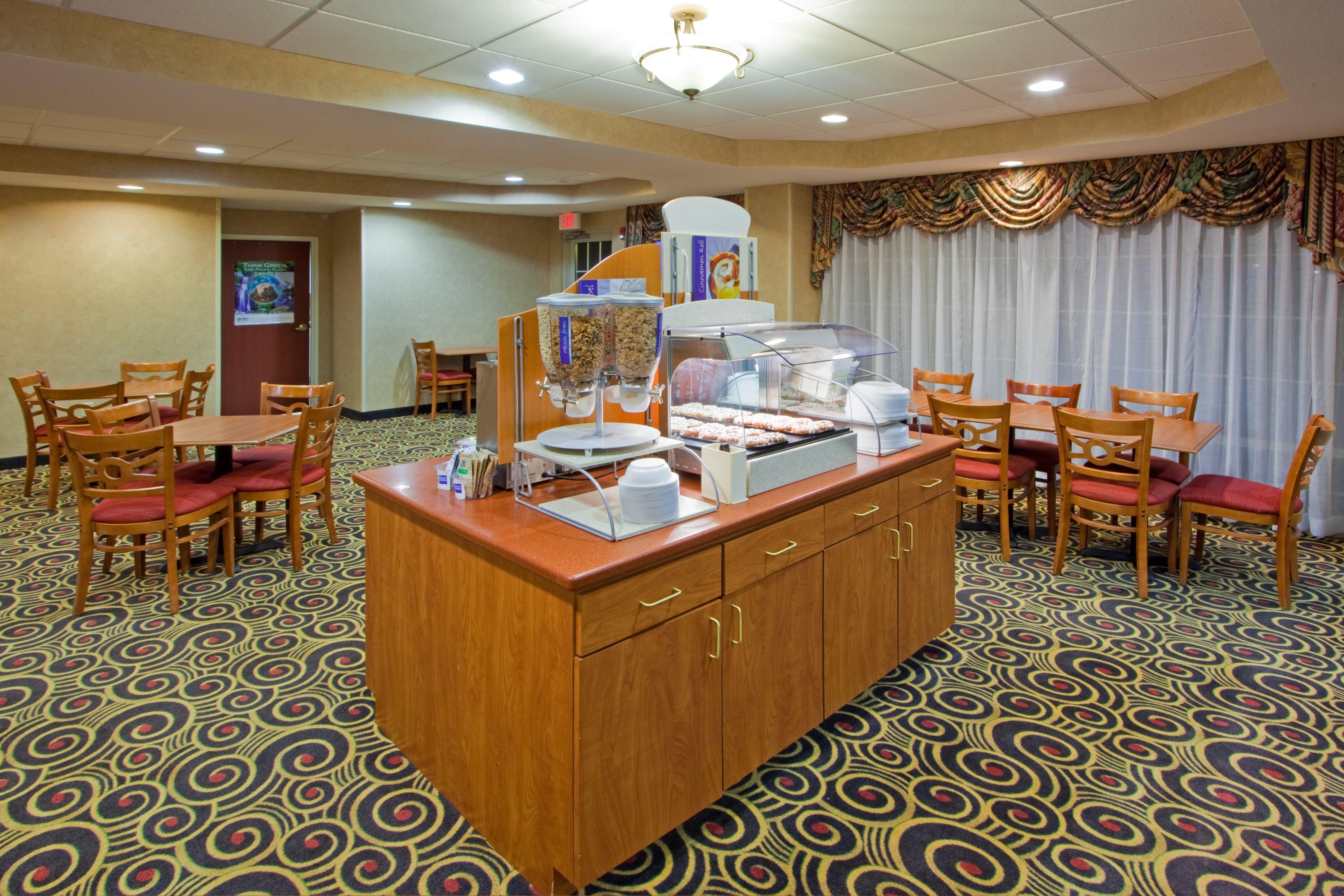 Holiday Inn Express Hanover By Ihg Esterno foto